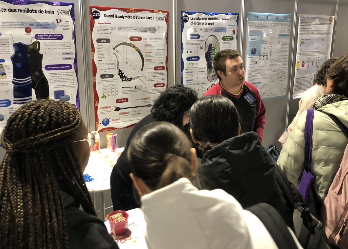 CNRSchimie's tweet photo. 🧪 Comment améliorer les performances des matériaux des sportifs ? 👉 Mieux comprendre les #polymeres et le tableau des éléments chimiques ! Les scientifiques seront encore là demain @VillageChimie sur le thème des JO. 🏋️‍♂️ https://t.co/sTZDGu1eCw https://t.co/ncirmQ5K2S