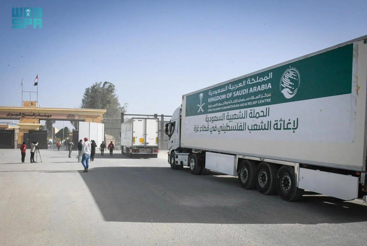 Alhamdulillah 

❗️400 aid trucks entered through the Rafah border crossing into the Gaza Strip, provided through the King Salman Relief Center.