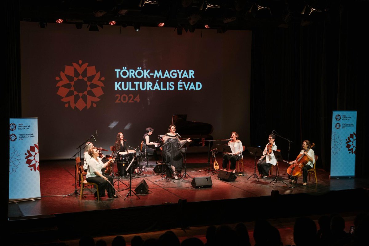 Türkiye in Hungary (@tc_budapestebe) on Twitter photo 8 Mart Dünya Kadınlar Günü öncesinde Budapeşte'de ağırladığımız "Allegra Ensemble", dünya müziğinin bilinen eserlerinin yanısıra seslendirdiği Macarca "Çiçeğim Çiçeğim" şarkısıyla gönülleri fethetti 👏🏻
#2024TürkMacarKültürYılı
💯🇹🇷🇭🇺🧿
<a href="/allegraensemble/">Allegra Ensemble</a>
<a href="/goturkiye_hu/">Budapest Kulturális És Turisztikai Hivatal</a> 8 Mart Dünya Kadınlar Günü öncesinde Budapeşte'de ağırladığımız "Allegra Ensemble", dünya müziğinin bilinen eserlerinin yanısıra seslendirdiği Macarca "Çiçeğim Çiçeğim" şarkısıyla gönülleri fethetti 👏🏻
#2024TürkMacarKültürYılı
💯🇹🇷🇭🇺🧿
<a href="/allegraensemble/">Allegra Ensemble</a>
<a href="/goturkiye_hu/">Budapest Kulturális És Turisztikai Hivatal</a>