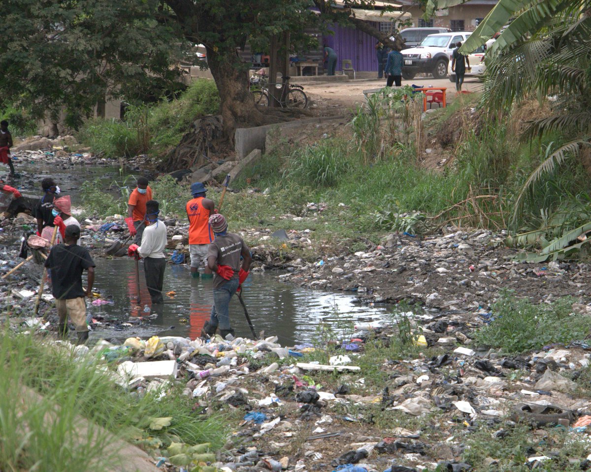 garidaccra's tweet photo. "Joining forces for a resilient Accra! The GARID Project in partnership with Korle Klottey Municipal Assembly, aims to clear the way for smoother water flow, reducing flood risks. Let's step up, rethink waste disposal, and build a stronger, safer Accra! #MediaGeneral #Hayford https://t.co/jIKZJvVElX