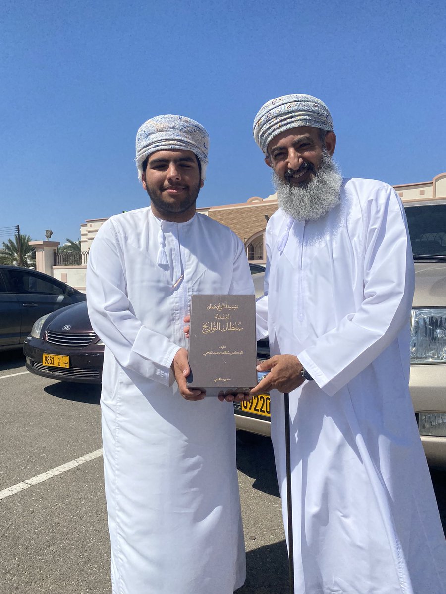 abdallahharthi1's tweet photo. هذا الشاب الخلوق قل ما تجده خلال هذه الفترة في المناسبات الرسمية والاجتماعية بابتسامته وتعاونه غمرني اليوم بهدية ثمينة عبارة عن موسوعة تاريخ عمان المسّماه سلطان التواريخ لصاحب السمو الدكتور سلطان القاسمي شكرا علي بني سعد على جهودك وتعاونك الدائم وفي كل المجالات متمنيا لك التوفيق https://t.co/XaanfoGWMD