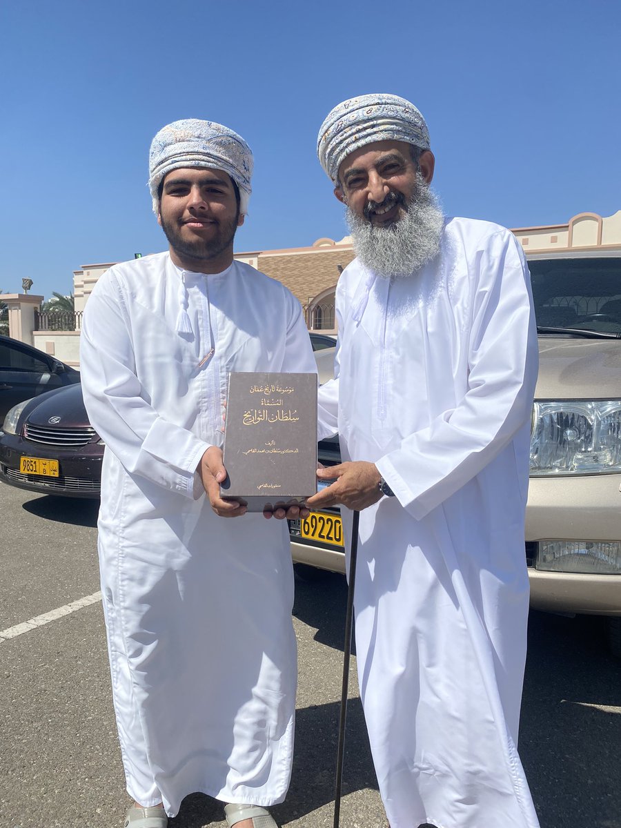 abdallahharthi1's tweet photo. هذا الشاب الخلوق قل ما تجده خلال هذه الفترة في المناسبات الرسمية والاجتماعية بابتسامته وتعاونه غمرني اليوم بهدية ثمينة عبارة عن موسوعة تاريخ عمان المسّماه سلطان التواريخ لصاحب السمو الدكتور سلطان القاسمي شكرا علي بني سعد على جهودك وتعاونك الدائم وفي كل المجالات متمنيا لك التوفيق https://t.co/XaanfoGWMD