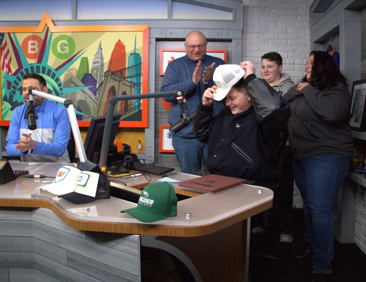 SchwartzSports's tweet photo. Yesterday was just an incredible day for our family! Congratulations @Brad_Schwartz74 on committing to @LIUSharksFB and thank you @7BOOMERESIASON and @GioWFAN for hosting Bradley's special day! Special thanks to @TomIzzoDigital for the photos! #SharkNation #OneLIU 🦈 🏈 https://t.co/rbS2CtbGn7