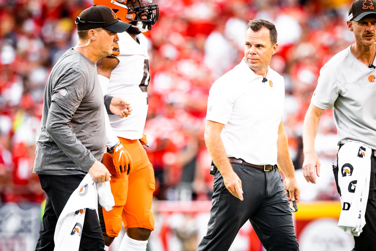 UHhospitals's tweet photo. Dr. James Voos, Head Team Physician for the @Browns, has been unanimously elected President of the NFL Physicians Society (NFLPS). Join us in congratulating Dr. Voos on this exceptional achievement and read more here: https://t.co/SnbtnBBEAU #UHProud https://t.co/YL9Vkt8fdt