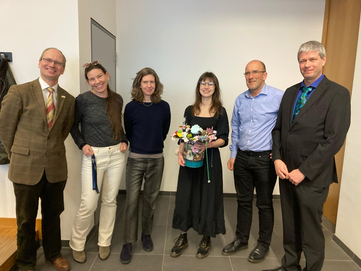 Hip Hip Hooray! And congratulations, Dr. Chloe Langley! She defended her PhD thesis on the role of protein-protein interactions in bisindole alkaloid biosynthesis in the Madagascar periwinkle Catharanthus roseus successfully. 👏🎓🎉