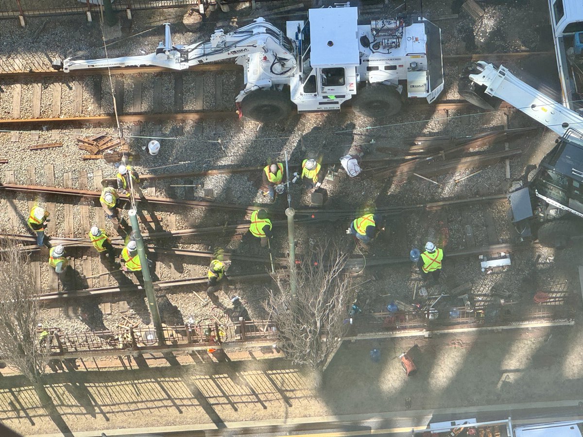 I’ve been in a phone call for about 20 minutes and have been watching this group of about a dozen workers fixing the Green Line tracks. I have only seen 3 of them do any actual work during that time. (One guy welding; two guys watching him weld). ⁦@MBTA⁩ efficiency!