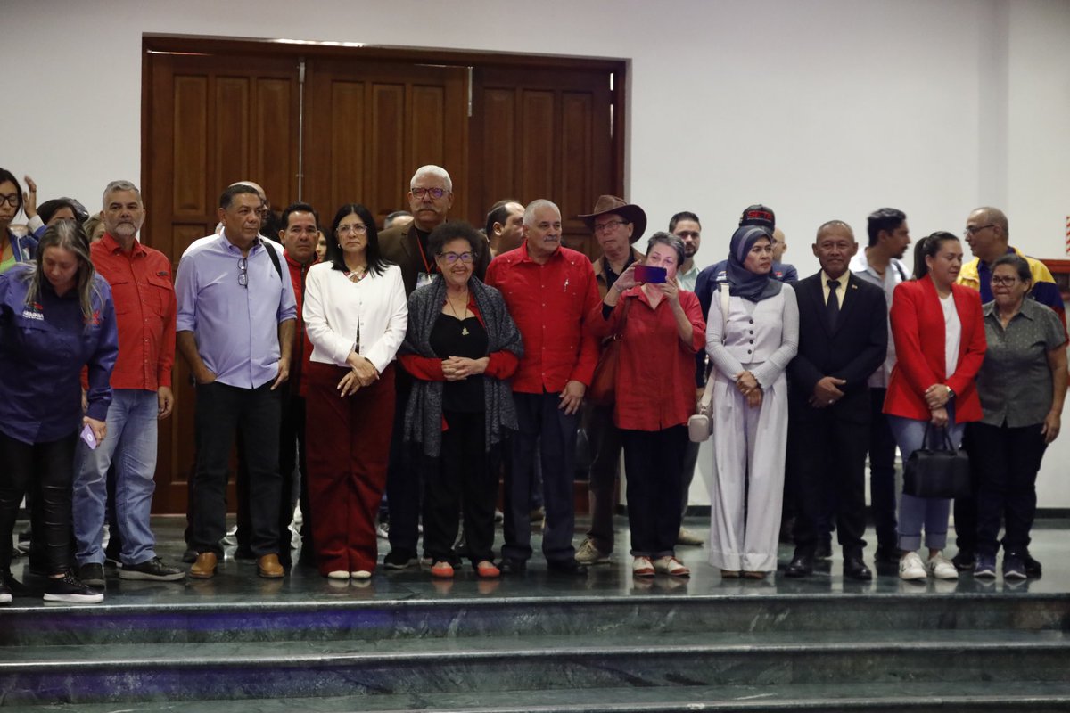 ¡Aragua se Convirtió en la Capital Mundial de la Solidaridad! 

Extraordinario encuentro nacional de solidaridad mutua Venezuela - Cuba en el marco del 20 Aniversario de esta organización, seguimos enarbolando el pensamiento bolivariano de unidad, justicia y la autodeterminación