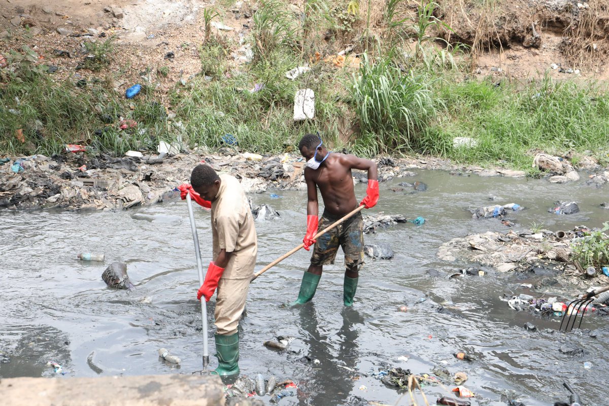 "Joining forces for a resilient Accra! The GARID Project in partnership with Korle Klottey Municipal Assembly, aims to clear the way for smoother water flow, reducing flood risks. Let's step up, rethink waste disposal, and build a stronger, safer Accra! #MediaGeneral #Hayford
