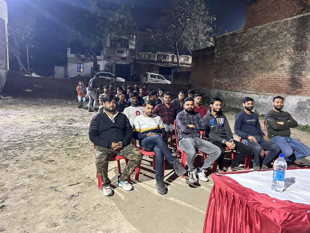 BJYM_AnkitOf's tweet photo. कानपुर दक्षिण :- युवा मोर्चा यशोदा नगर मण्डल में युवा चौपाल कार्यक्रम आयोजित किया गया । जहाँ जिला ,मण्डल के सम्मानित जनो के साथ रहना हुआ ।
#UP_Yuva_Chaupal
@sunilbansalbjp @ianuragthakur
@PankajSinghBJP @kpmaurya1 @Satishmahanaup @priyankaMP_BBK
@vijaypathakbjp @PranshuDutt @bjpharshvardhan @BJP4India @BJP4UP
