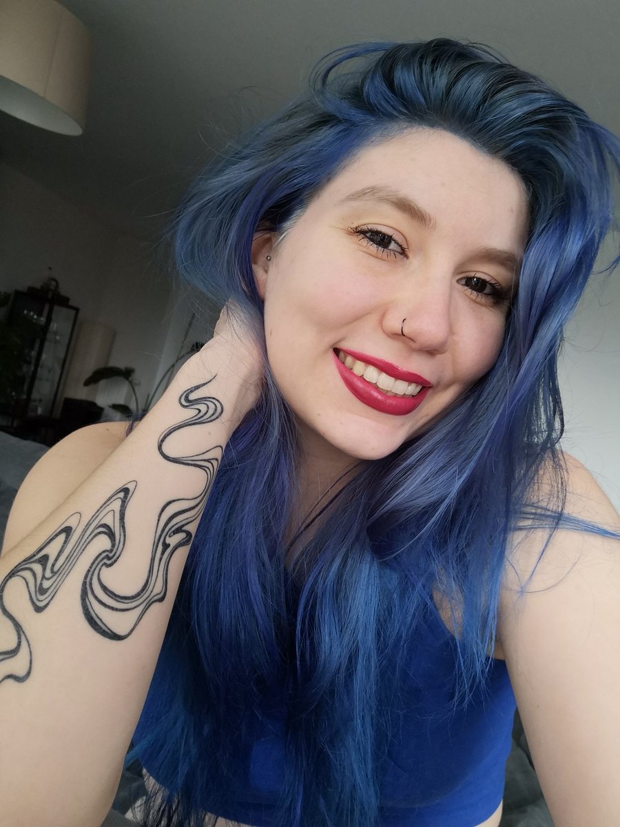 Orysea's tweet photo. Bref, j'ai refais ma colo 💙 https://t.co/BF9Xx8k9bM