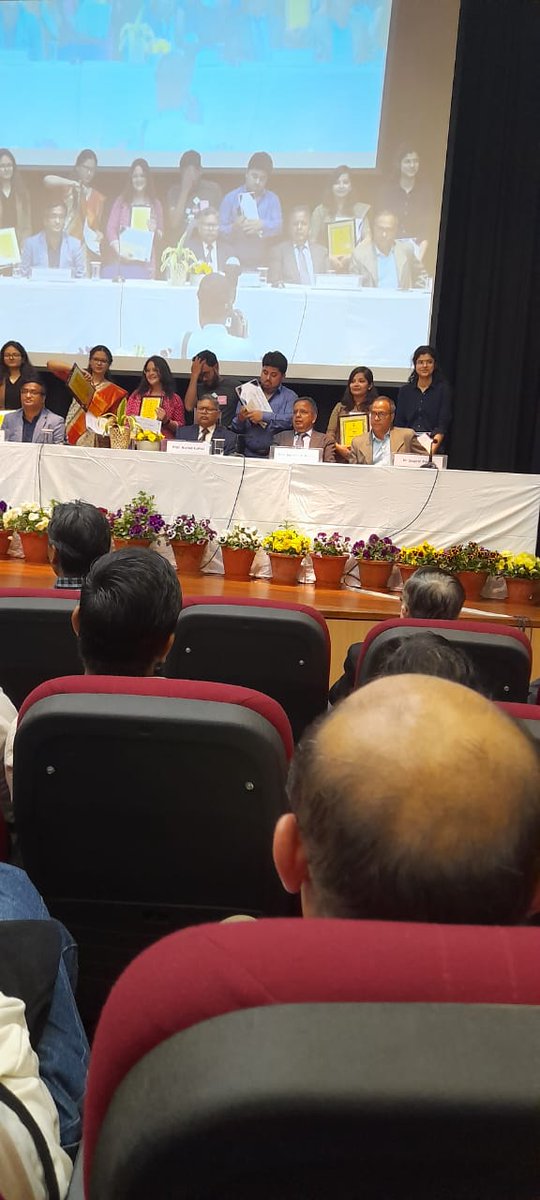 Govindch123's tweet photo. Its one of the prestigious and proud moment to see Akanksha Pandey from Department of Zoology, Banaras Hindu University receiving 1st Prize for Saransh-three-minute-thesis-competition organized by  INSA and INYAS at INSA, NEW DELHI @Akanksh58073999 @bhupro @VCofficeBHU https://t.co/8TxL9WqNdu