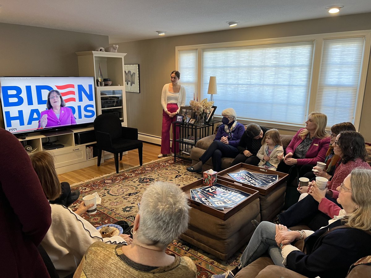 Here in Manchester we’re kicking off Women for Biden-Harris at a house party where Granite Staters are listening to a message from Congresswoman @AnnMcLaneKuster about the stakes of 2024 and the need to support President @JoeBiden and Vice President @KamalaHarris. #NHPolitics