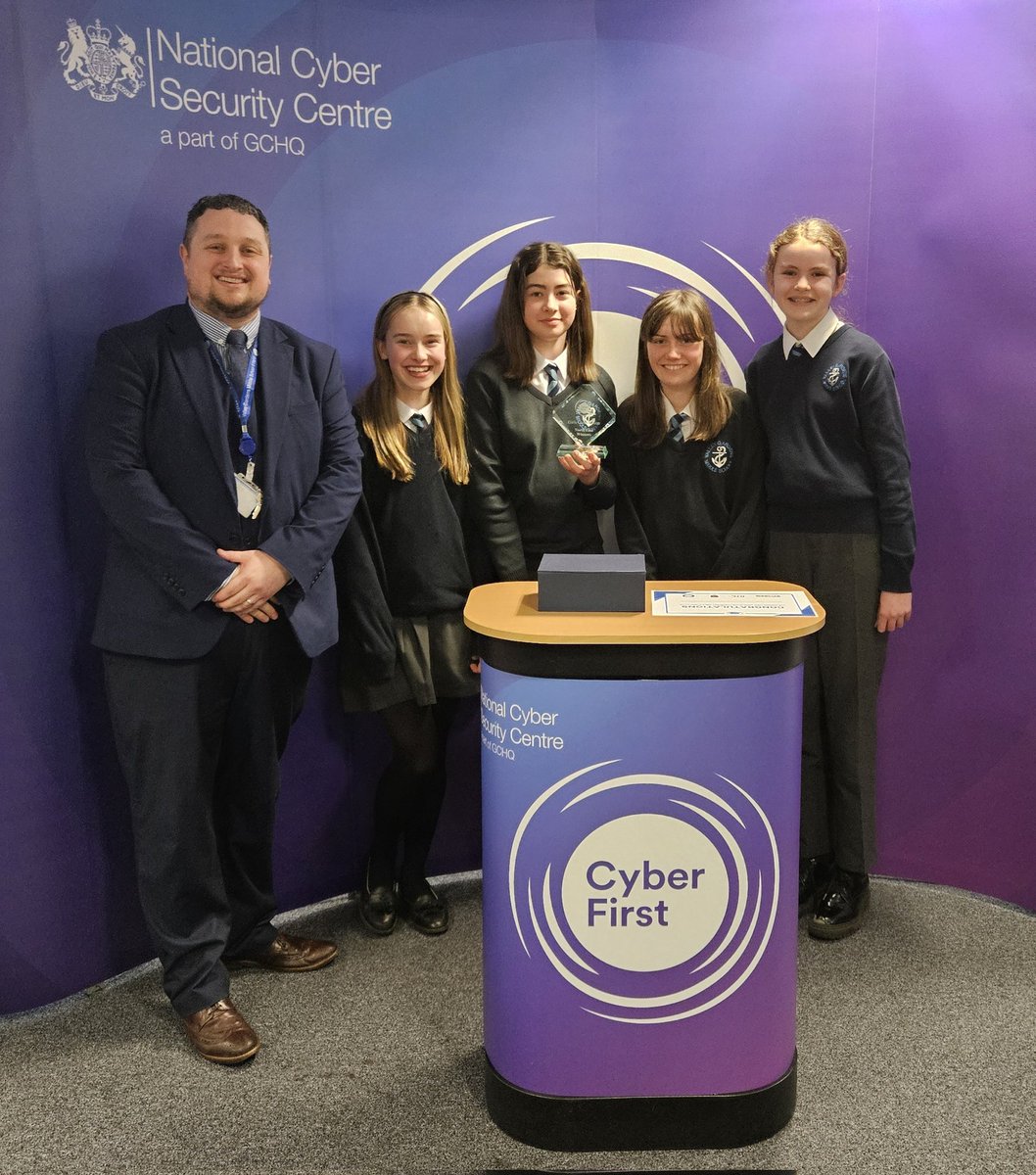 valleygardensnt's tweet image. WINNERS! Our fantastic team of year 8 pupils are the winners of the Cyber First Girls Finals. Well done! #vgmscomputing