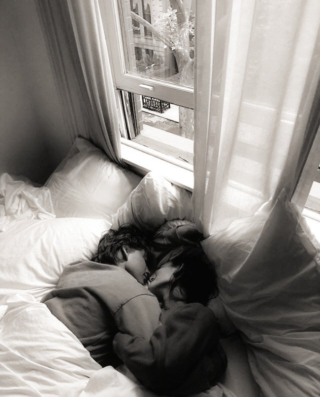 Que no se acabe la noche si estás durmiendo conmigo.