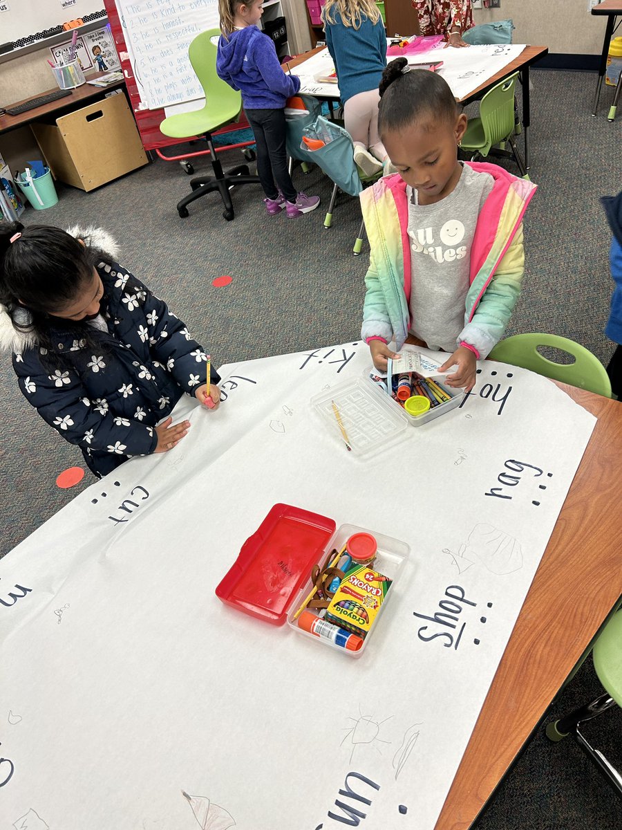 Working and collaborating in groups as we decode CVC, CCVC, and some silent e words 🩷 they added the illustrations as they decoded!
#McclureMarshals