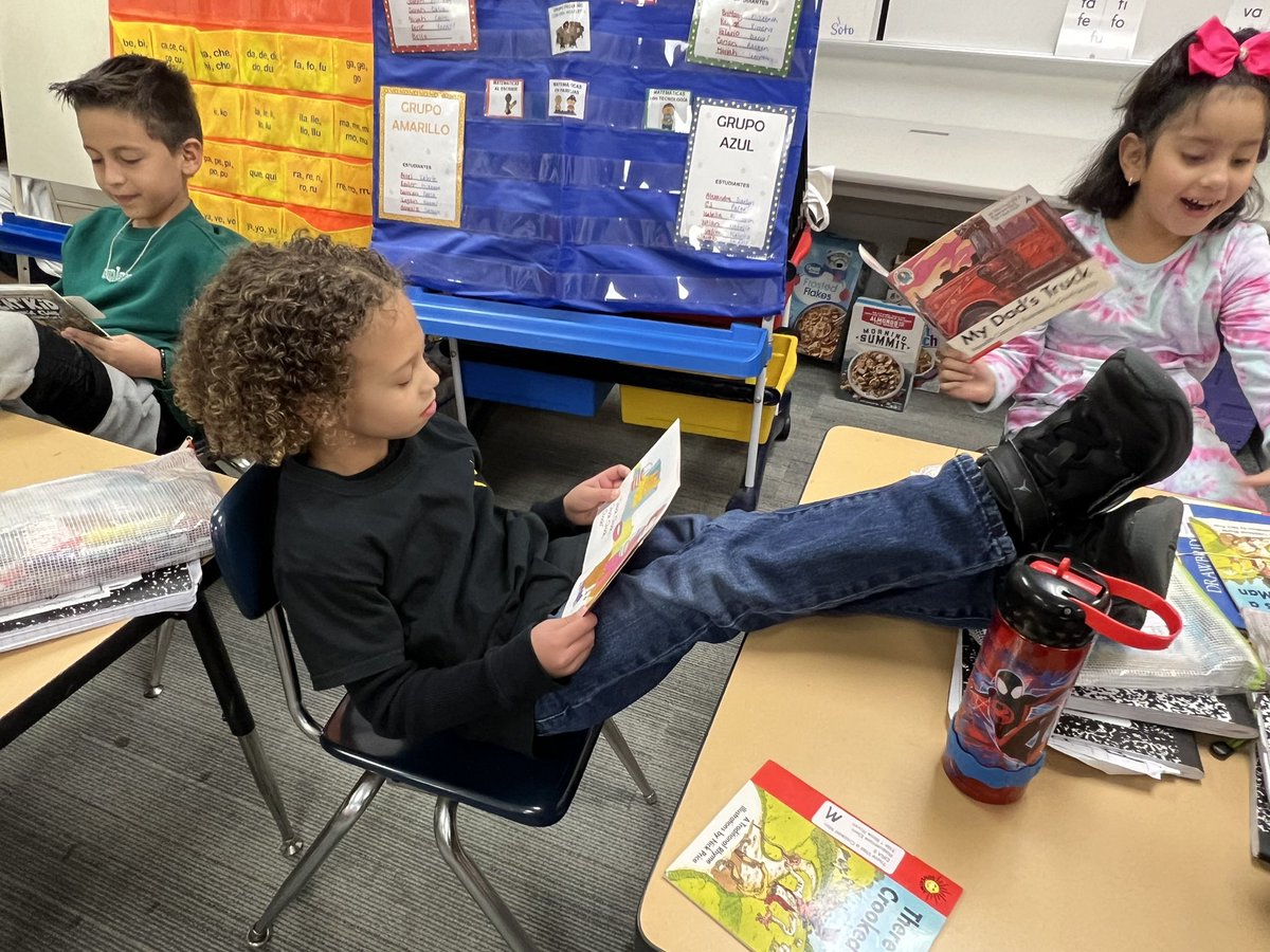 JonesAcademy1's tweet image. Reading like bosses! #sololomejor