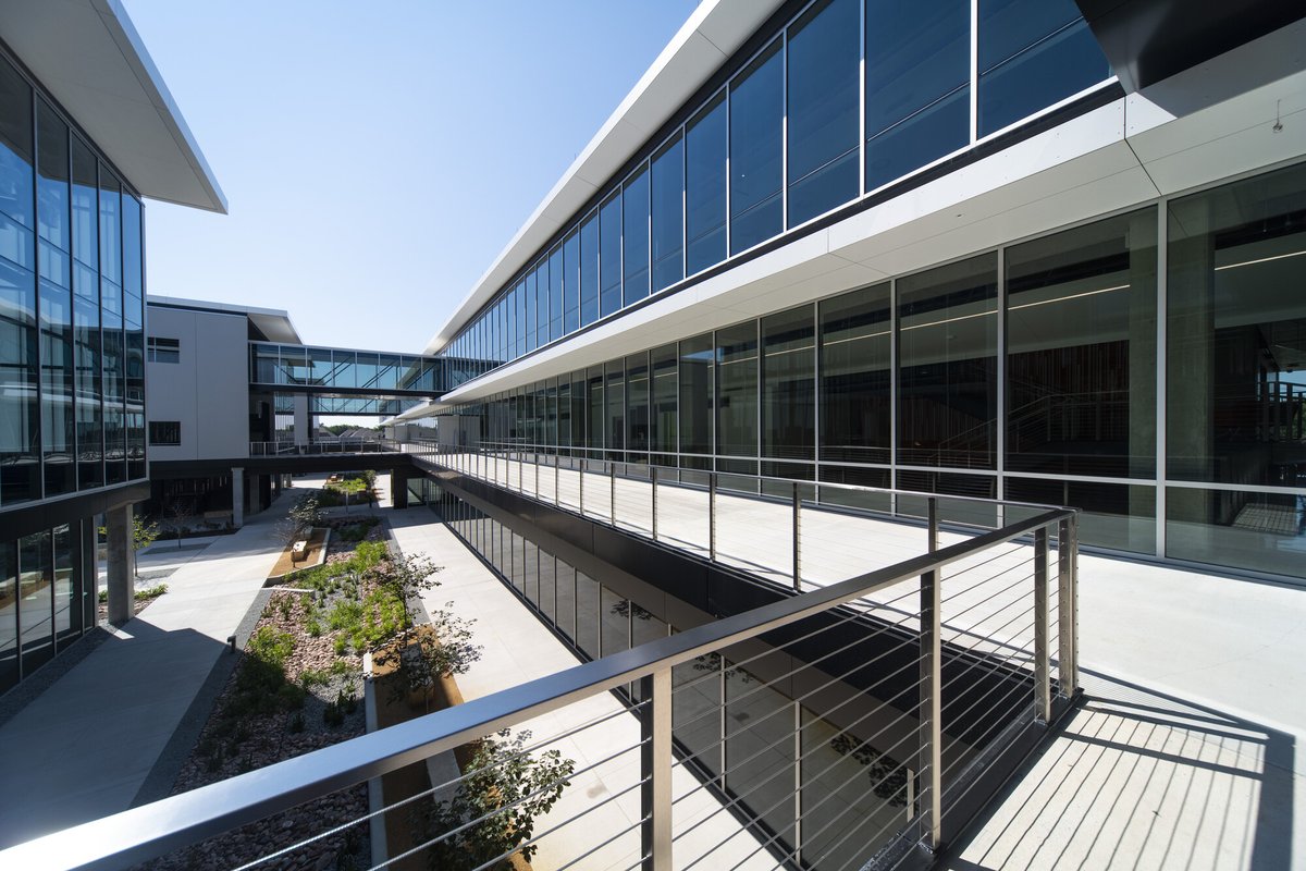 collincollege's tweet photo. Another beautiful day to remind you, you are one week closer to spring break! Happy Friday, Cougars! #TechnicalCampus https://t.co/eKIFCqgOSk
