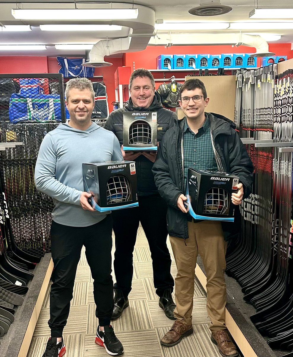 How amazing is this? <a href="/SourceNation/">Source for Sports</a> donated 20 helmets 4 Bishop Abraham's new skating program organized by <a href="/AvalonCeltics/">Avalon Celtics</a> <a href="/DFBarnesArena/">DF Barnes Arena</a> for K-6 kids skating 1st time ever. Huge shoutout <a href="/NlSportsCraft/">Doug Crocker</a> putting happy faces on these kids and giving back to #HockeyFamily