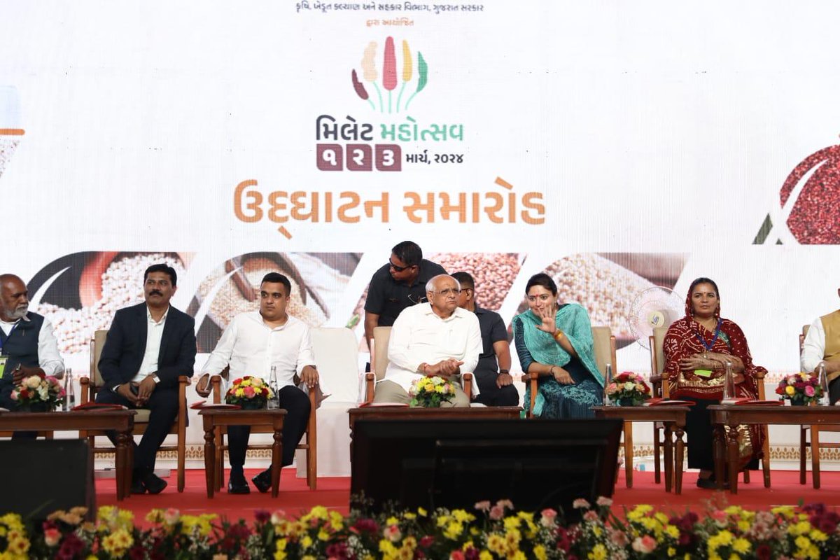 PoonambenMaadam's tweet photo. આદરણીય પ્રધાનમંત્રીશ્રી @narendramodi સાહેબની જહેમતથી ભારતના ધાન્યને આંતરરાષ્ટ્રીય મહત્વ મળ્યુ છે, આજે જામનગર ખાતે માન. મુખ્યમંત્રીશ્રી @Bhupendrapbjp જીના હસ્તે "મિલેટ મહોત્સવ" ખુલ્લો મુકાયો અને મહાનગર તેમજ જીલ્લાના મળીને રૂ.૫૨૦ કરોડના વિકાસ કાર્યોના લોકાર્પણ અને ખાતમુહુર્ત થયા. https://t.co/51kxUd0NJZ