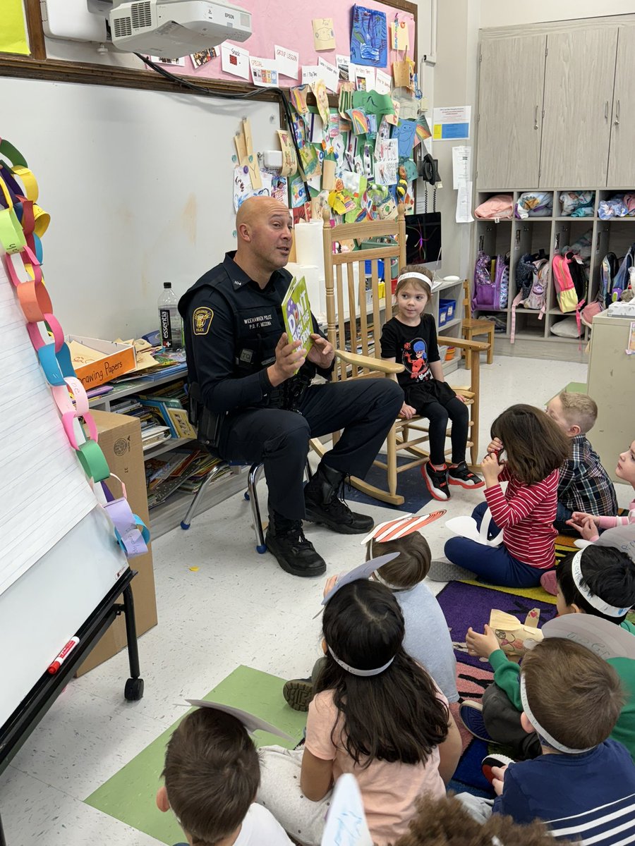 MsKallertEDU's tweet image. Read Across America in full swing here at DWS! #readacrossamerica #weeread @WeehawkenTSD @EricCrespoEDU @FAmato53