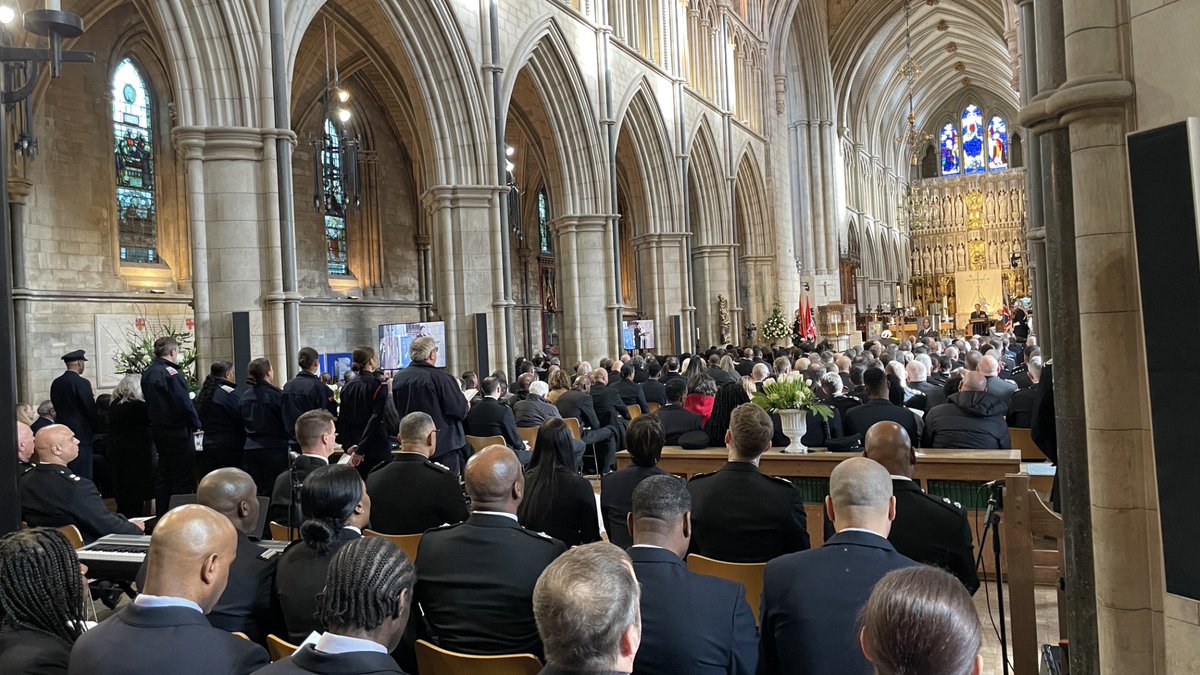 Today we joined @WestMidsFire in saying a sad goodbye to their Chief Fire Officer, and our respected colleague, Wayne Brown. Wayne was an outstanding firefighter, joining LFB in 1992 and serving London until he transferred in 2019. His contributions will never be forgotten.