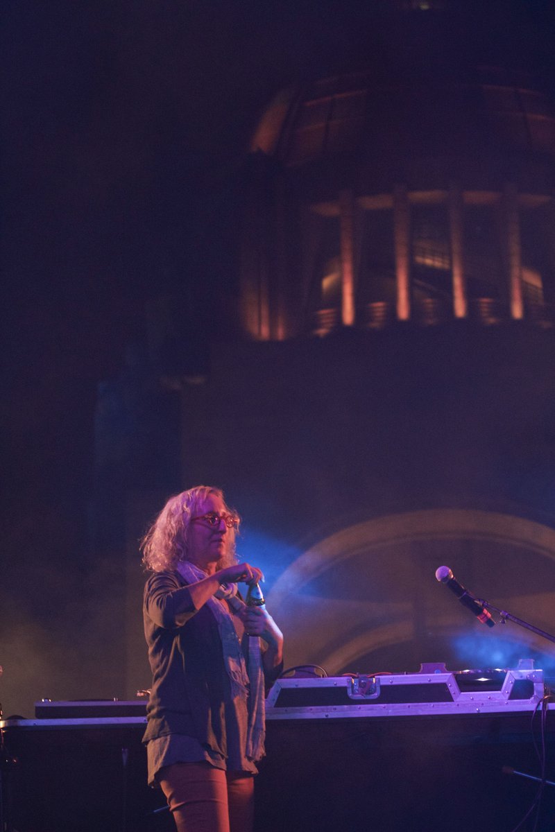 CulturaCiudadMx's tweet photo. La Secretaría de Cultura de la Ciudad de México lamenta el fallecimiento de Lynn Fainchtein, una de las voces emblemáticas de la desaparecida estación de radio Rock 101 y supervisora musical de algunas de las películas mexicanas más representativas del presente siglo, como "Amores perros" y "Roma". Descanse en paz.