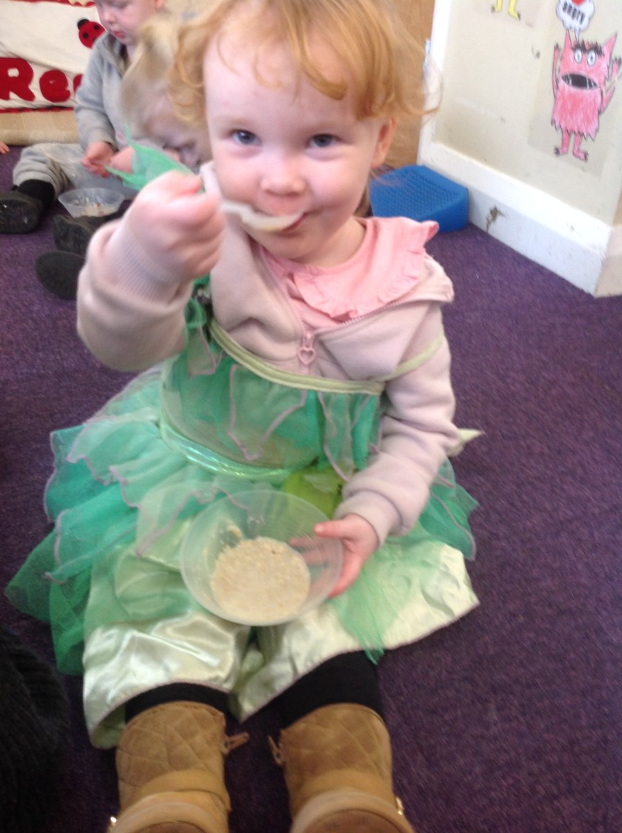 FS1Beck's tweet photo. This week we have read Goldilocks and the 3 Bears. We made porridge with different toppings. It was delicious! https://t.co/IqRy9k2NRa
