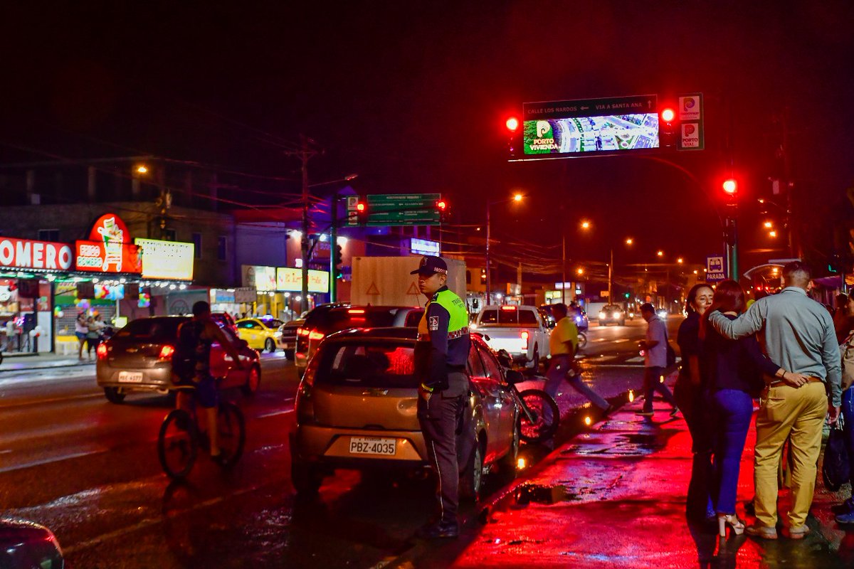 La Alcaldía y <a href="/EPPortovial/">PORTOVIAL EP</a>  inauguraron el nuevo sistema semafórico con pantallas de mensajes variables en la intersección de la Av. 15 de Abril y calle Los Nardos, frente al Ecu 911, que mejorará la movilidad en la zona.

Más información: lc.cx/sluLyK