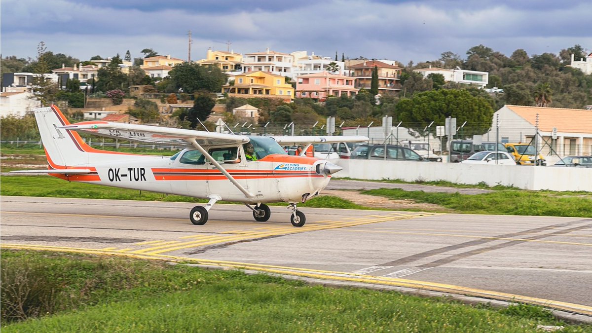 ☀️✈️ Looking to build your #flight hours in paradise? Explore our #timebuilding packages in Algarve, Portugal, with perfect weather and stunning coastal airspaces. Take advantage of the limited-time offers on FREE accommodation with every package!
portugal.flyingacademy.com/timebuilding-i…