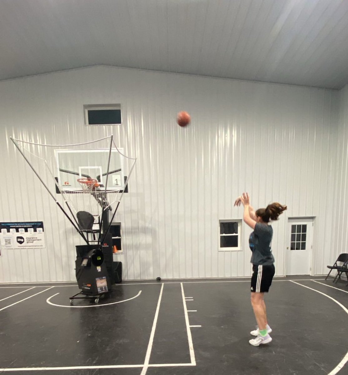 My first actual basketball workout with my trainer last night, four months after ACL surgery. I feel so much stronger this time than after my first ACL tear, both mentally and physically! I can’t wait for my next four years and to put on that  💚🤍 jersey!