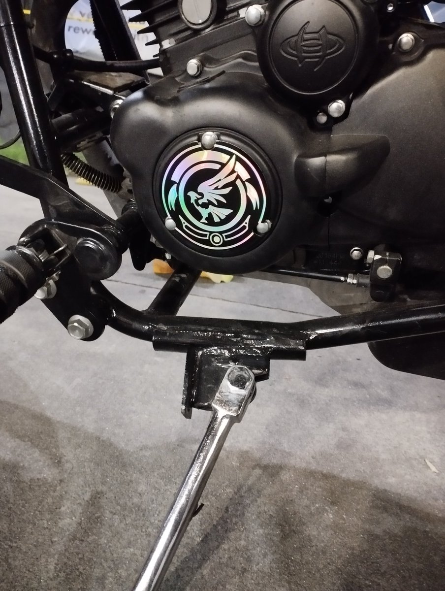 I put a Liberl from trails sticker on my motorcycle, with some adjustments since the original logo was too detailed Happy with the outcome 😌