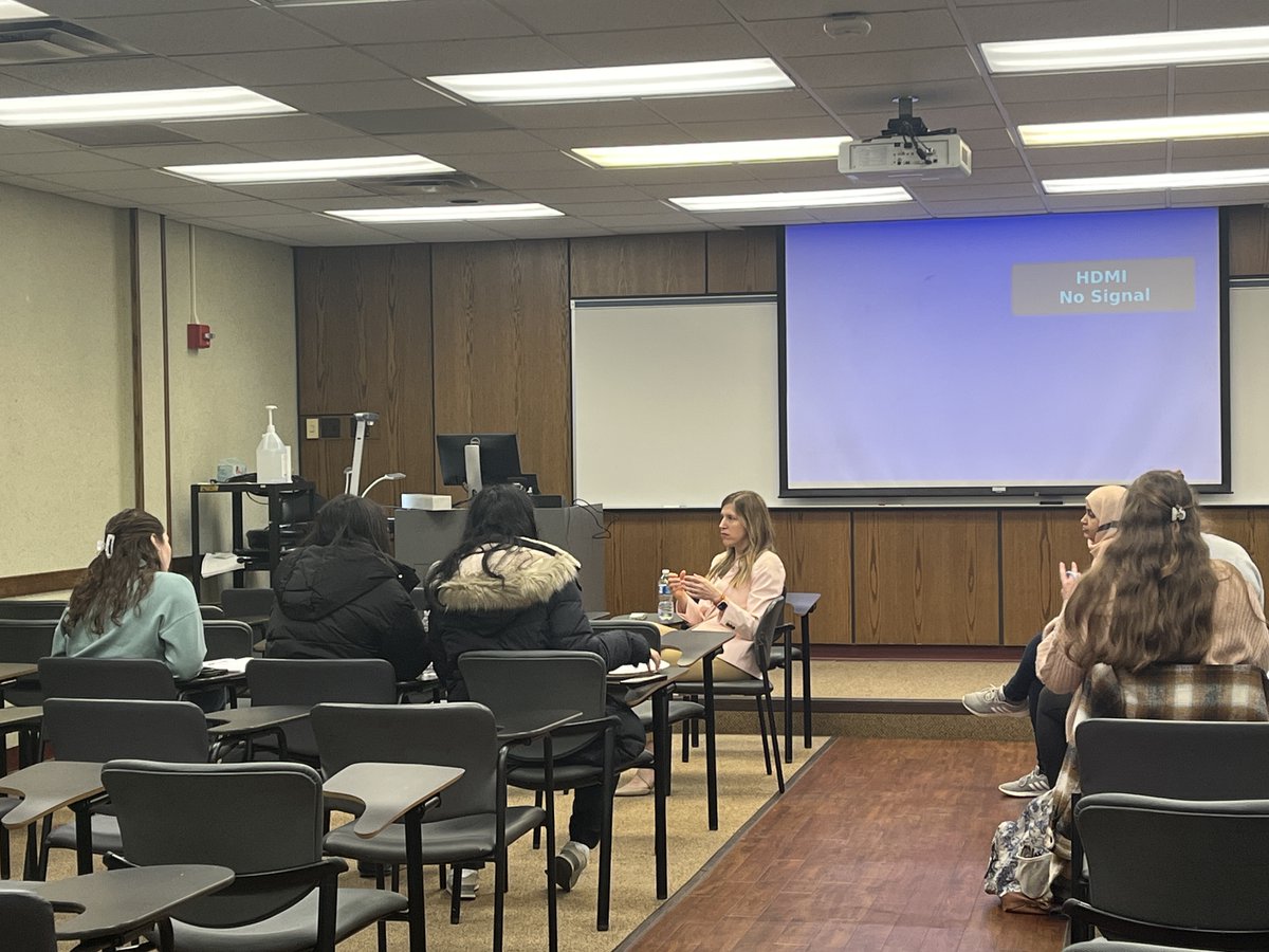 We were honored to host Dr. Erica Sparkenbaugh at the Duquesne University School of Pharmacy. 🎉 She is our Undergraduate Research Program alumna in the Pharmacology program.  Thanks to Dr Sparkenbaugh, our speaker, and our trainees for engaging with us. 
Dori, Maura, Sydney,