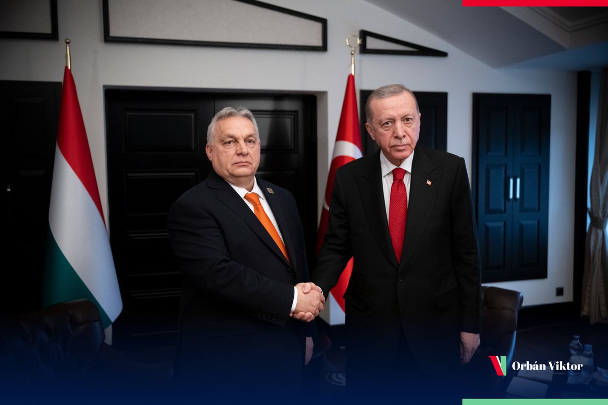 Yaşasın Macar-Türk Kardeşliği! It was a privilege to meet with President @RTErdogan on the margins of the #AntalyaDiplomacyForum . I am looking forward to further strengthening our enhanced strategic partnership in the field of trade, energy and the defence industry. 🇭🇺🇹🇷