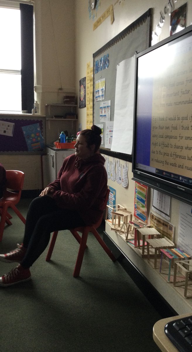 EllisonPrimary's tweet image. Yesterday in Year 4, as part of our geography topic, we interviewed Mrs. Brammeld, our head cook, to answer the question &apos;Are our dinners locally sourced?&apos; Mrs. Brammeld enjoyed answering all of our challenging questions! #ellisongeography #ellisoncommunity.