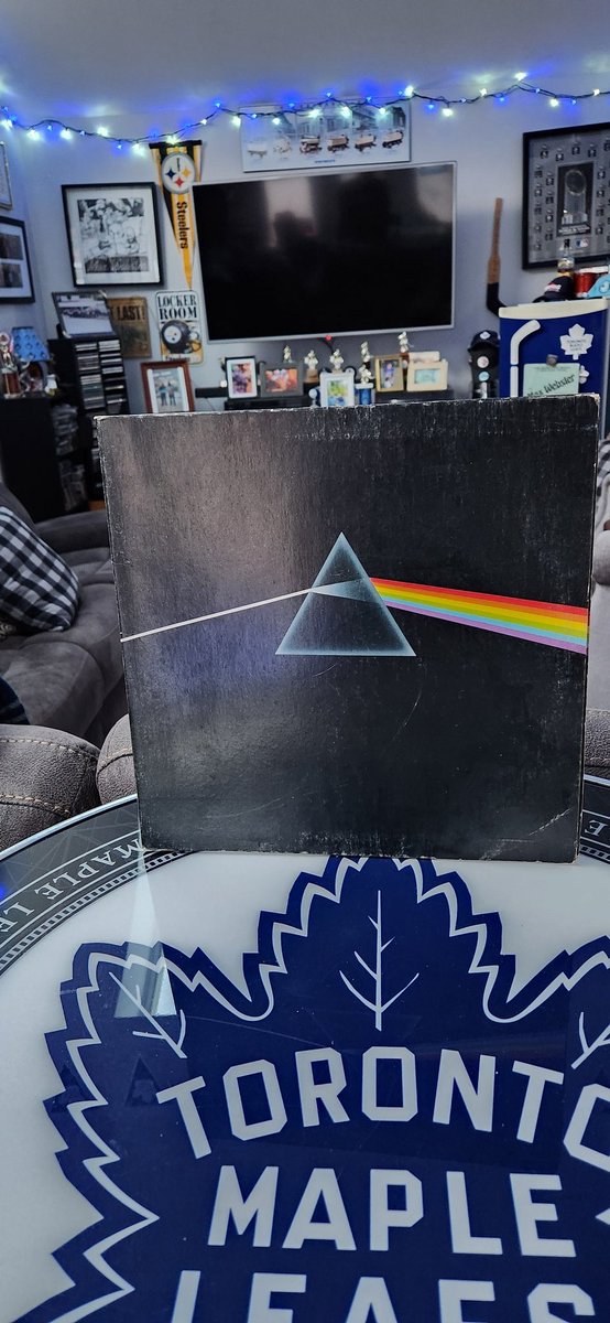 TomWeech's tweet image. I have enjoyed listening to this iconic album thousands of times. 
It's a Masterpiece of music 🎶 🎵 🎶🎵🎸