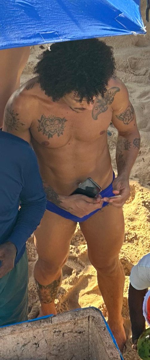 flagreinabahia's tweet photo. Adoro essas sungas e o modelo é lindo.
#rua #corrida #corridaderua #correr #shoes #short #shortdecorrida #sungabranca #sungas #praiagrande #playa #sol #chuvadebencaos #chover #corpo #mar #paixao #amor #flagras #flagrasdolupa #carros #brasileiro #flagra #sigilo #guysfeet https://t.co/Drq2Wf7eLy