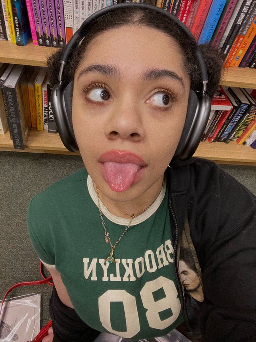 Bookstore https://t.co/MAEogrUYmm<a href="/tag/newprofilepic"class="tags"><span>#newprofilepic</span></a>