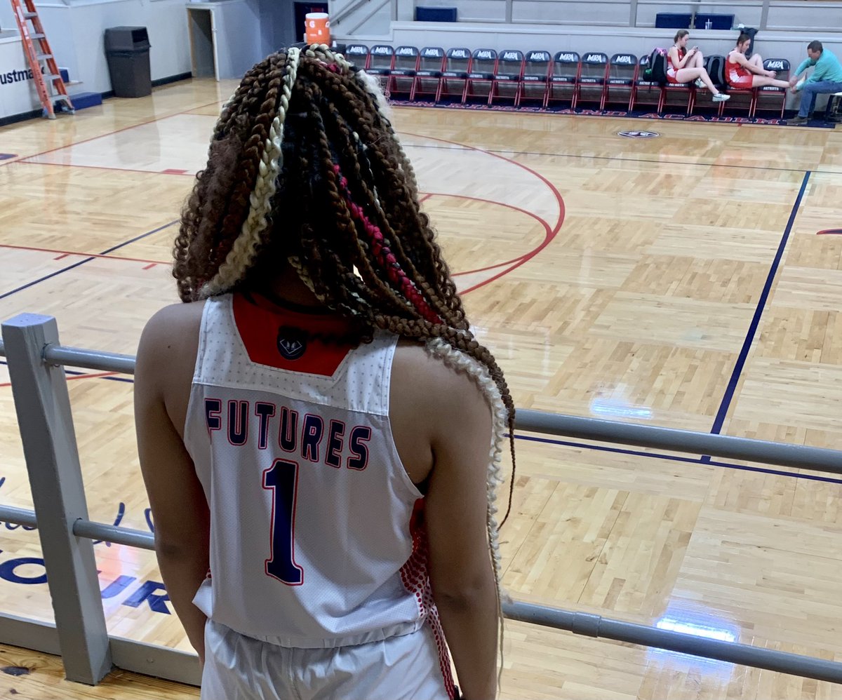 My sisters @MAURYAHJ0NES @RachelGriffin05 @WCHRISSY_1 came and supported me at the @msais #FutureStars game 🫶🏽 @RCA_GirlsBBall