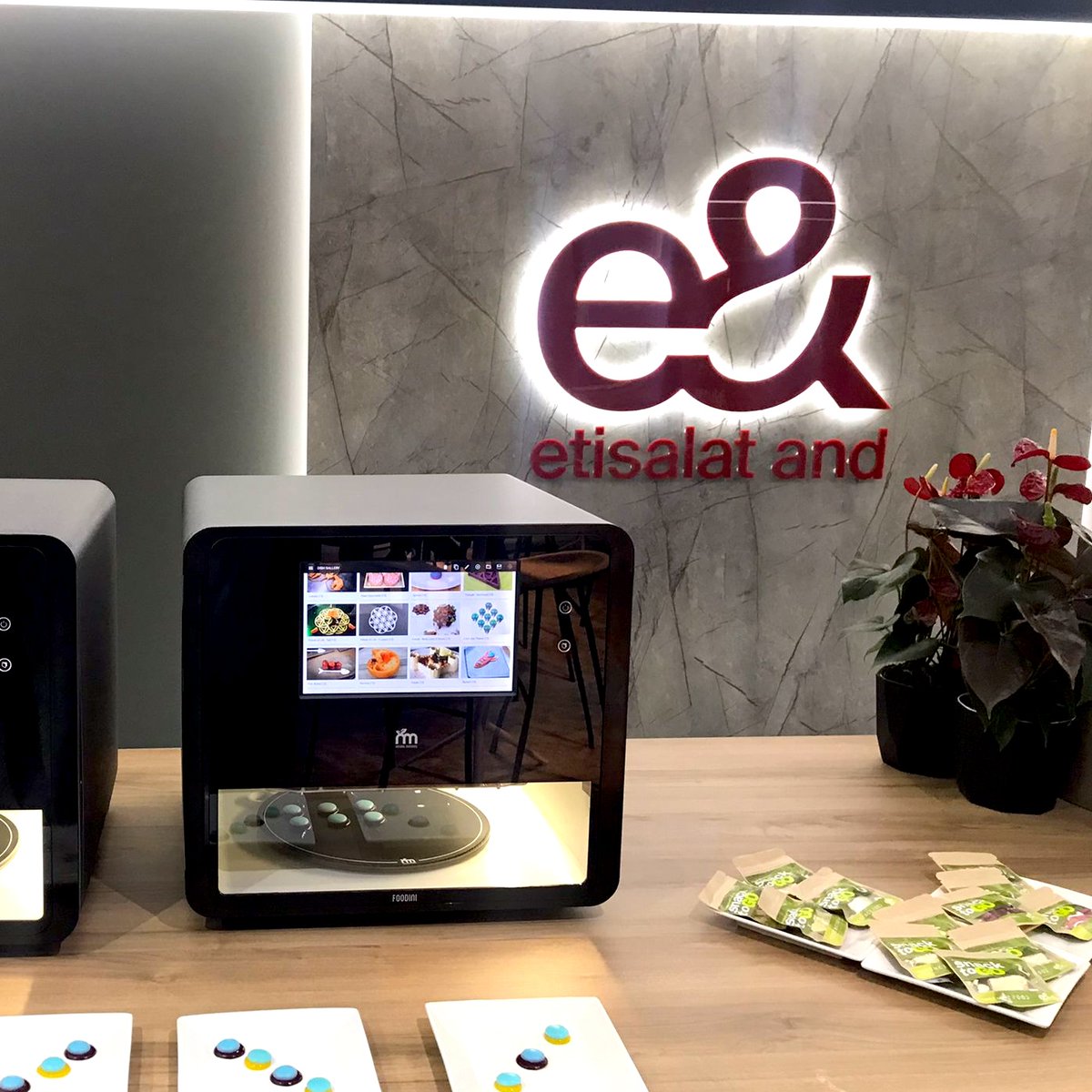 Personalized gummies. 0% sugar. 100% taste. Ingredients prepared by a chef, using fresh fruit. #3Dprinted with #Foodini.

This is what we were up to at #MWC24 together with <a href="/EssenceFood3D/">3DEssencefood</a> in the VIP section of the e&amp; stand. 😉