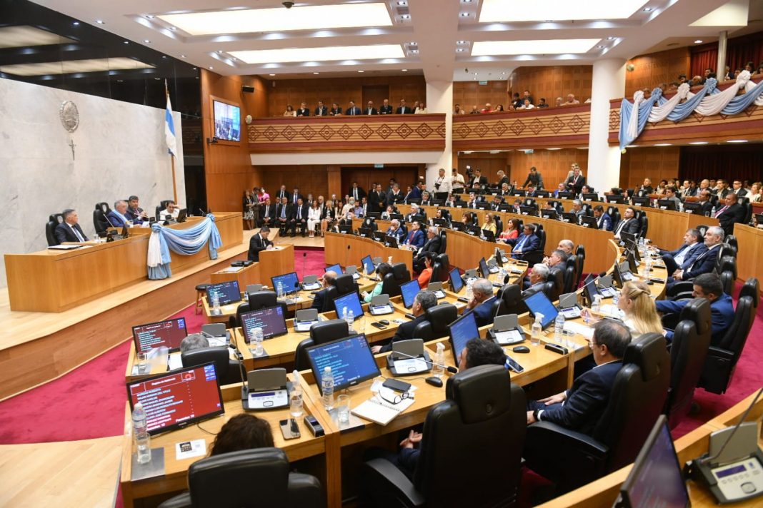 Encabezada por el gobernador <a href="/OsvaldoJaldo/">Osvaldo Jaldo</a>, se llevó a cabo la apertura formal del 119° Periodo Ordinario de Sesiones Legislativas Provinciales, en la cuál estuve presente.