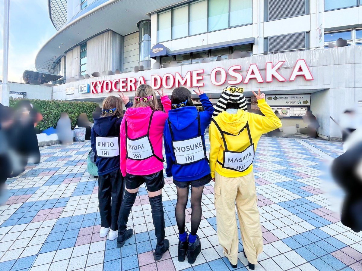 06ccgn's tweet photo. RTP記録

私は佐野不在でスタートしたRTPだったけど、むくみ団扇で抜いて頂き🩷
京セラ初日に4連団扇『祝ドーム』で抜いて頂き🩷
オーラスで神席で入らせて頂き(友人達へ感謝)、同じフロートに乗る推し達に親子同時にファンサ(イキってくれた😭)を頂くと言うとても貴重な経験をさせて頂いたRTPでした🩷 https://t.co/ITh3iy26Ob