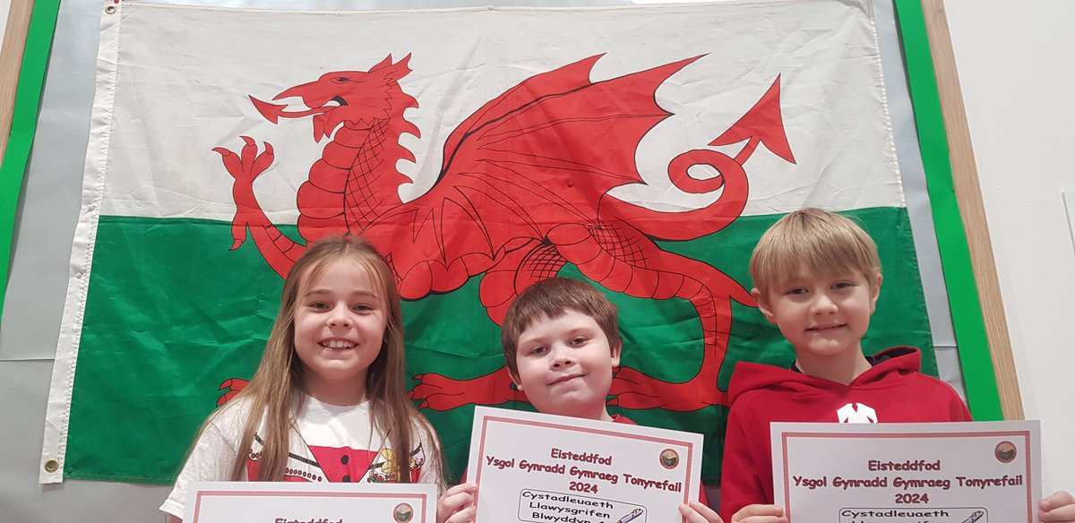YGGTonyrefail's tweet photo. Llongyfarchiadau i enillwyr y gystadleuaeth llawysgrifen yn Eisteddfod yr Ysgol heddiw. Da iawn chi! https://t.co/S3IiHPcAot