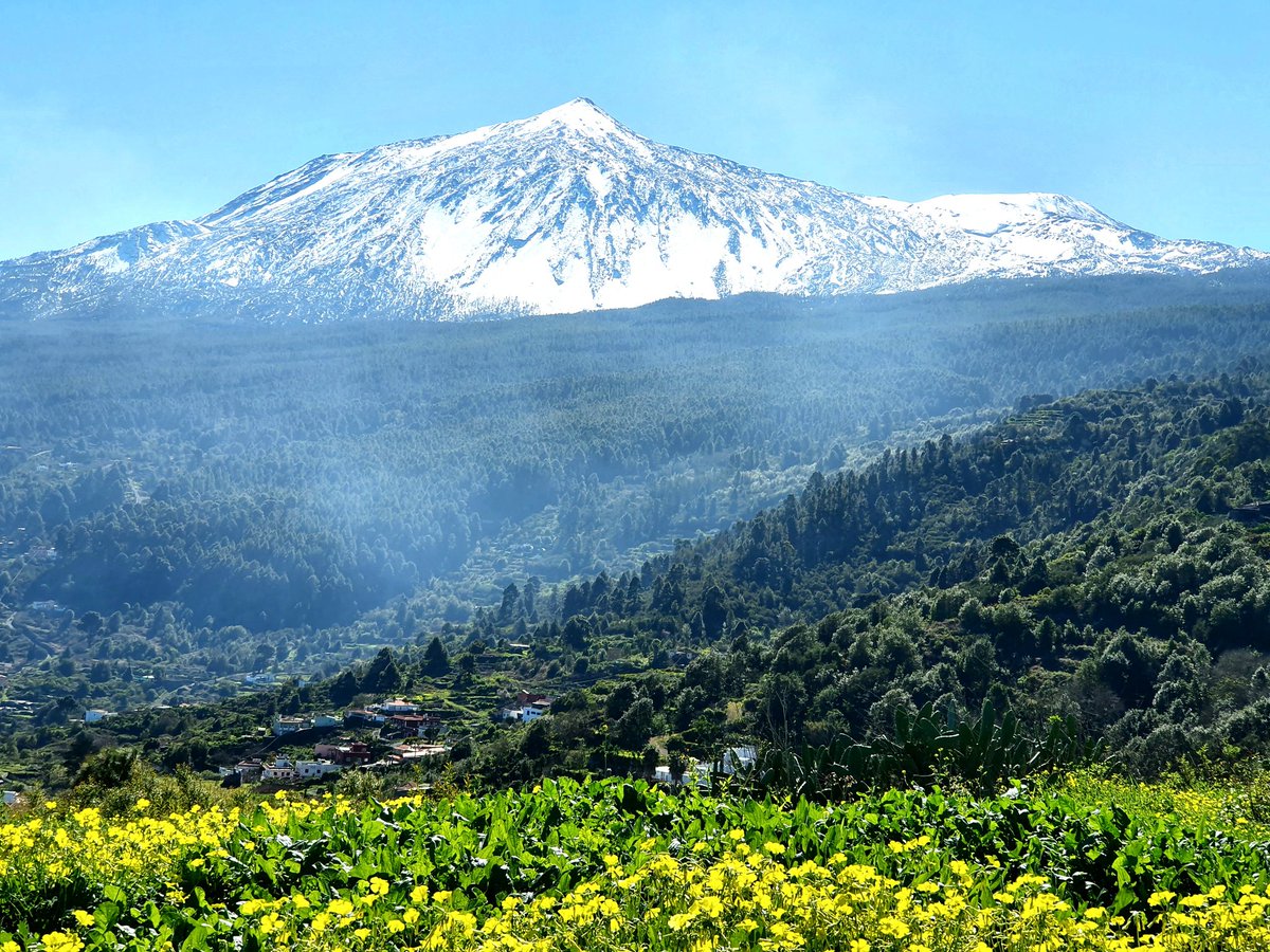 Teide Mountain top - Volcano
#tenerife #Canarias #nature #NaturePhotography #NatureBeautiful #tourism #Travel #TREASURE #mountains