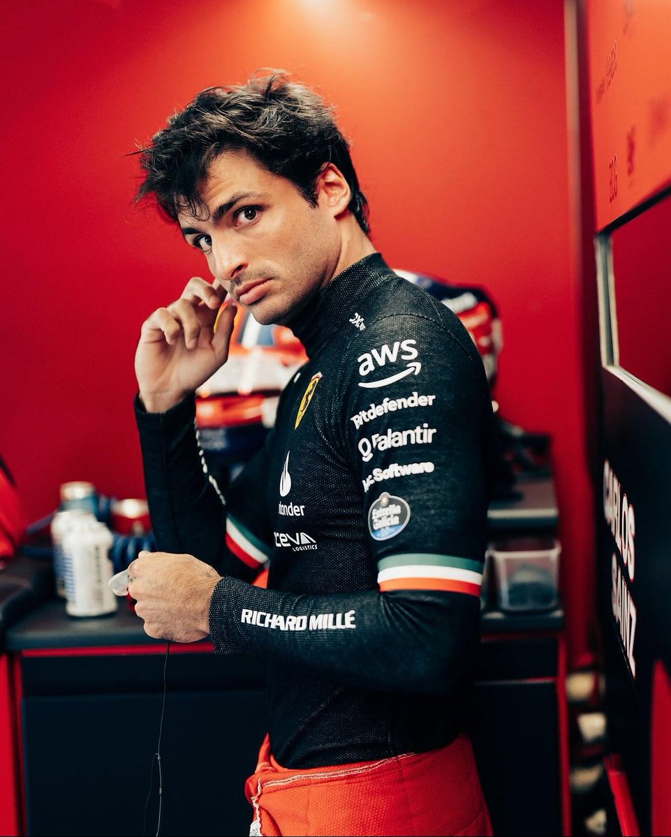 ScuderiaElNano's tweet photo. 1- Carlos Sainz 1.29.909
5- Fernando Alonso+0.270

16- Bottas
17- Zhou
18- Sargeant
19- Ocon
20- Gasly

#F1 #BahrainGP #Classification https://t.co/kSRReVApu0