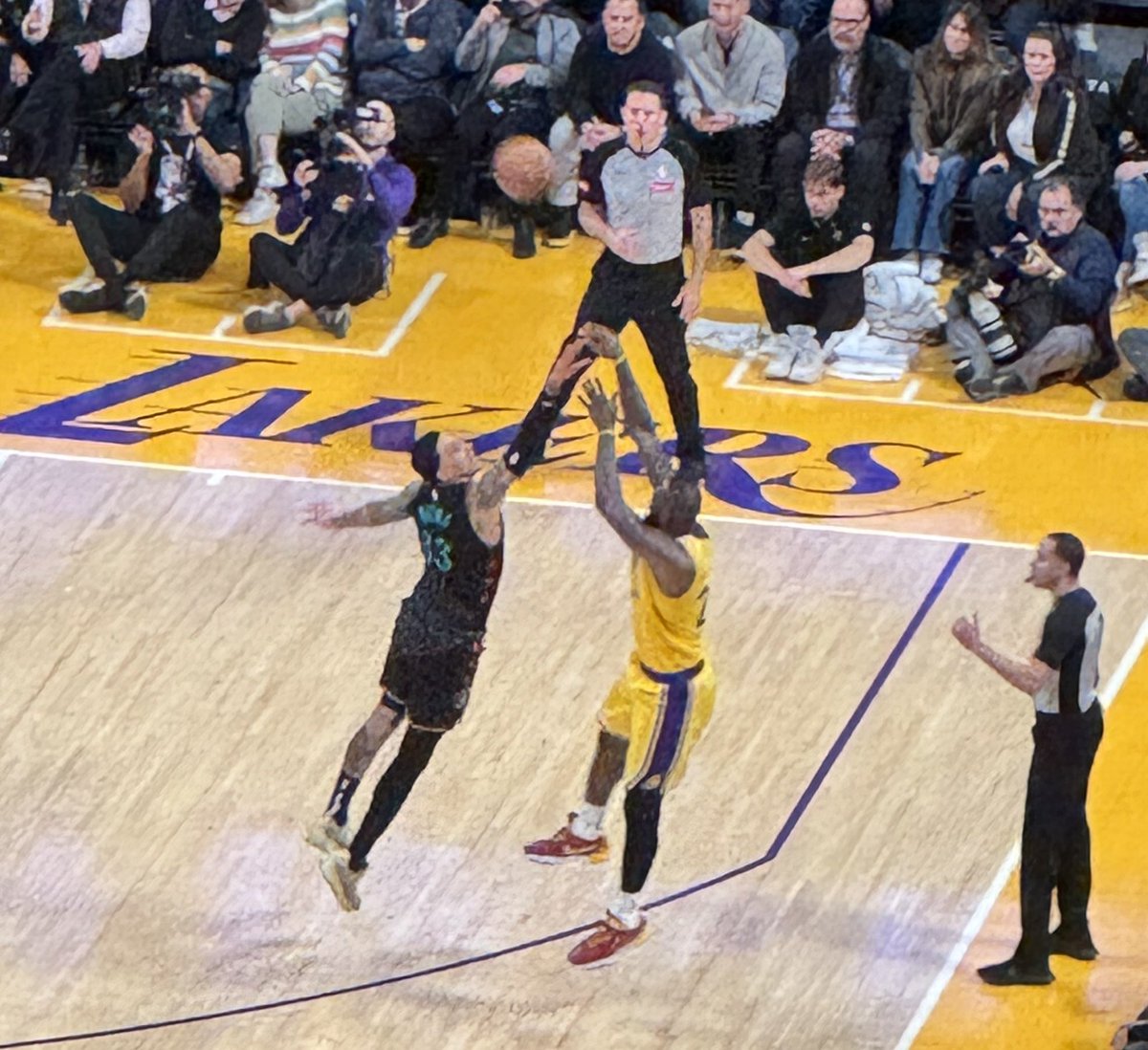 Couldn’t think of a better way to end Day 2 of our @AgeofLearning Leadership Forum than experiencing a @Lakers game with our partners in education from Florida, North Carolina and Kentucky! And look, we made it up on the wall!