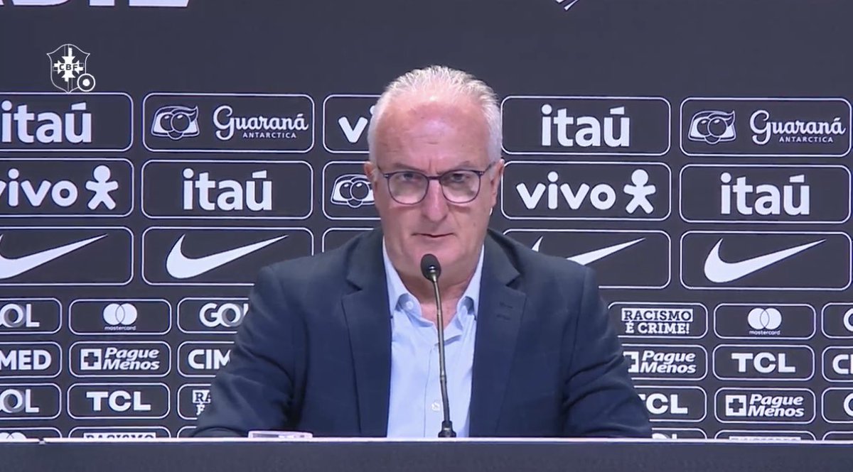 futebol_info's tweet photo. ⚠️ OFICIAL! Com MUITAS novidades, Dorival Júnior anuncia sua primeira lista de convocados para a Seleção Brasileira:

GOLEIROS:
Bento (Athletico)
Ederson (Manchester City)
Rafael (São Paulo)

LATERAIS:
Danilo (Juventus)
Yan Couto (Girona)
Ayrton Lucas (Flamengo)
Wendell (Porto)

ZAGUEIROS:
Beraldo (PSG)
Gabriel Magalhães (Arsenal)
Marquinhos (PSG)
Murilo (Palmeiras)

MEIAS:
André (Fluminense)
Andreas Pereira (Fulham)
Bruno Guimarães (Newcastle)
Casemiro (Manchester United)
Douglas Luiz (Aston Villa)
João Gomes (Wolverhampton)
Lucas Paquetá (West Ham)
Pablo Maia (São Paulo)

ATACANTES:
Endrick (Palmeiras)
Gabriel Martinelli (Arsenal)
Raphinha (Barcelona)
Richarlison (Tottenham)
Rodrygo (Real Madrid)
Savinho (Girona)
Vini Jr (Real Madrid)

📸 Reprodução/CBF TV