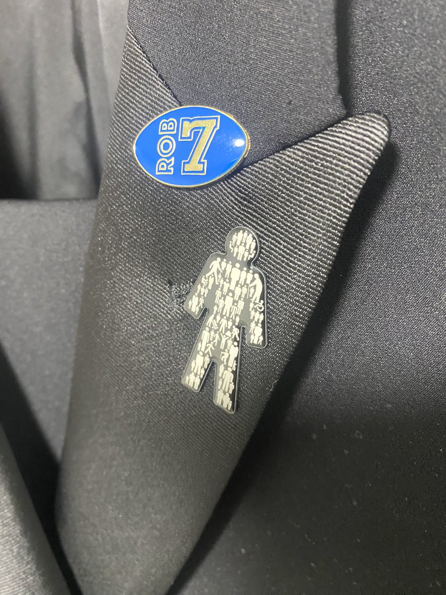 Additional Badge on my suit for Channel 5 Boxing tonight…. To support Rob Burrow CBE in his raising awareness for MND @mndassoc @Rob7Burrow @LynnPritchatt @burrow_geoff