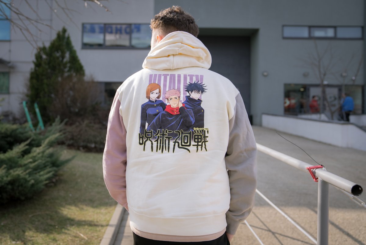 Time for some domain expansion with this new <a href="/TeamVitality/">Team Vitality 🐝</a> x JJK hoodie! 😎