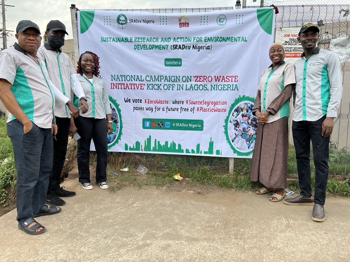 Out door campaign on #zerowaste with Lagos state waste pickers … Sensitizing the street of Lagos and the creating awareness on source segregation #zerowastelagos #sourceseggregation #bansingleuseplastics #wastepickersmatter #internationalwastepickersday @africaforzerowaste