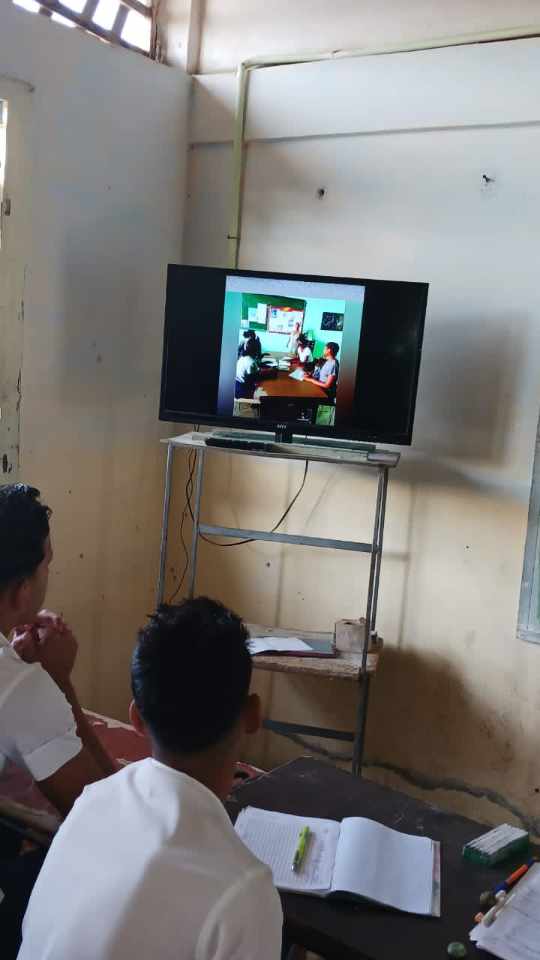 EsbuCorria's tweet photo. Se  realiza a puertas abiertas un intercambio con estudiantes de 9no grado  por parte de escuela pedagógica de Educación Artística.
@DiazCanelB @hechavarr4 @niurdisreyes @dpestgo
@FrenteDme @MurciaRelvis #CubaMined #CubaEduca. https://t.co/0f0Ob8a7zr